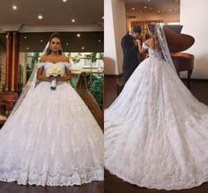 Dubai Arabo Principessa Ball Gown Abiti da sposa Sexy Al largo della spalla Appliqued in pizzo Abito da sposa formale Backless Corte dei treni Plus Size Abiti da sposa AL5890