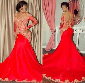 2019 Arabic Off The Shoulder Satin Mermaid Evening Dresses Long Sleeves Lace Applique Sweep Train Formal Party Prom Dresses BA8551