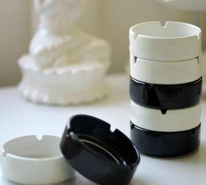New Ceramics Ashtray com moda clássica de cinza redondo de branco e preto VIP Presente