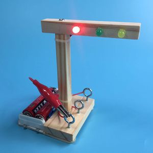 Tecnologia piccole lampade elettroniche giocattoli per bambini semaforo intelligente raccolta a mano fatti a mano fai da te materiali