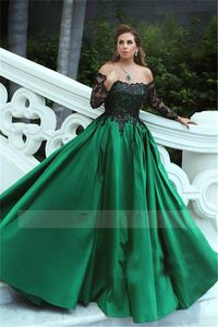 Black-Appliques Sleeves Off-The-Shoulder Long Elegant Prom Klänning Svart och Gröna Långärmade Kvällar Kakor