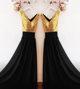 Guld Sequins Black Chiffon Bridesmaid Dresses V-Neck Golvlängd Maid of Honor Dress Wedding Guest Gowns Plus Storlek Billiga