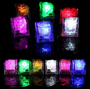 Новые мини светодиодные фонари для вечеринки Квадратные смены цвета Светодиодные кубики льда Светящиеся кубики льда Мигающий мигающий светильник новинка для вечеринки питания Аккумулятор AG3