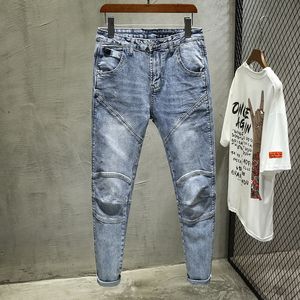 Herren-Jeans mit Nähten, Stretch, neuer Herbst, hellblau, faltig, schmal, Gezeiten-Denim-Hose, modisch, bestickte Motorrad-Biker-Jeans