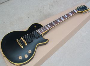 Guitare Personnalisée Jaune Noir achat en gros de Guitare électrique noire violette mat avec des micros EMG touche d érable reliure jaune matériel doré peut être personnalisé en tant que demande