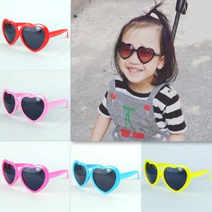 DHL gratis schip liefde hart kinderen zonnebril schattige harten vorm frame mode zonnebril UV400 kleuren