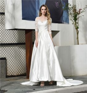 Abiti da sposa vintage a maniche lunghe con applicazioni di pizzo in raso bianco avorio economici una linea di abiti da sposa con strascico Abiti da sposa aperti con lacci sul retro