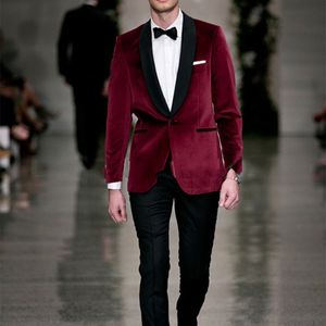 Czerwone garnitury męskie Velvet Tailcoat Tuxedo Jacket Mężczyźni garnitur Groom Tuxedos Groomsmen Nosić ślub oblubieńki Prom Garnitury (kurtka + spodnie + bowtie)