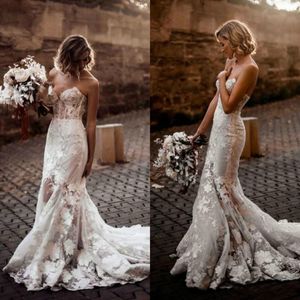 Utsökt Sweetheart Lace Mermaid Bröllopsklänningar Applika Trädgård Tulle Afrikansk Bridal Gown Tåg Custom Plus Size Bride Dress