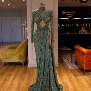 Reflectle Green Cekiny Długie Suknie Wieczorowe 2020 Wysokiej szyi Długie Rękawy Ruched Wysoki Split Dubaj Formalna Party Długość Prom Dresses