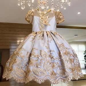 Elegante Laço Frisado Vestidos Da Menina de Flor Para O Casamento De Uma Linha Jóia Do Pescoço Da Criança Pageant Vestidos Até O Chão Mangas Curtas Crianças Prom Dres