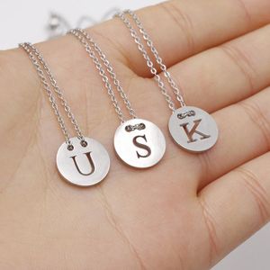 Silver Initials Letters Halsband Rostfritt Stål Kvinnor Rund Hängsmycke Smycken A-Z 26 Hål Initial Choker Halsband Presenter