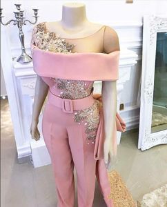 Pink Luxury Evening Dress Jumpsuit med Long Train Sheer Neck Pärled Crystal Arabic Dubai Occasion Prom Pant Suit307p