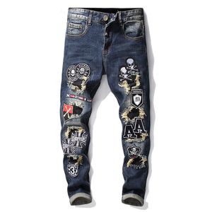 Дизайнерские мужские рваные дыры череп вышивка лоскутное джинсы бегунов мода мужские синие джинсовые брюки с принтом проблемных каменные брюки стирки