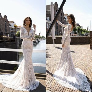 2020 Mermaid Wedding Dresses Lace Appliqued Deep V Neck Backless Long Sleeve Bridal Gowns Sweep Train robes de mariée Country Wedding Dress
