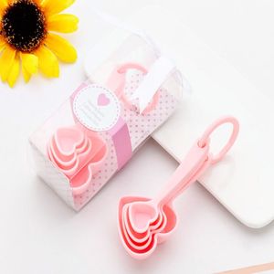 4 sztuk / zestaw Kreatywny Serca Kształtujący Łyżka Pomiarowa Plastikowa Miara łyżki do Party Wedding Prezent Baby Shower Favors