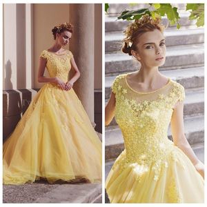 Abiti Quinceanera Maniche gialle a berretto corto Scoop Scollo pizzo Applique in perline Tulle Train Treno di compleanno Sweet Birthday Party Ball Abiti da ballo