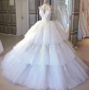 Einzigartige Spitzenhochzeitskleider, Prinzessin-Ballkleid-Brautkleider, hoher Kragen, ärmelloser Stufenrock, Spitzenapplikation, schickes Amerika-Hochzeitskleid