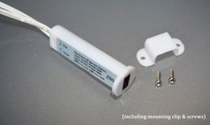 Freeshipping LED -dubbellägen IR -sensoromkopplare 12V / 24V -arbete med LED under skåpljus eller Showcase Auto. Controller CE ROHS