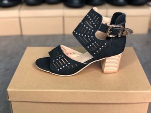 2021 Lyxiga High Heels Slides Sandaler Suede Mid-Heel Designer Sexig med Crystal Metal Buckle Summer Beach Bröllop Skor Storlek 35-43 No14