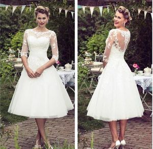 Abiti da sposa corti in pizzo stile vintage anni '50 mezze maniche in tulle con applicazioni di pizzo lunghezza tè abiti da sposa da sposa con bottoni matrimonio in campagna