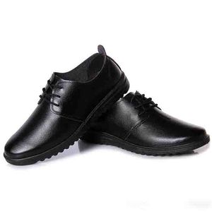 جلود جلدية سوداء جديدة عند وصول الأعمال المسطحة Zapatos Hombre Vestir Top Quality Men Soyal Shoes 731