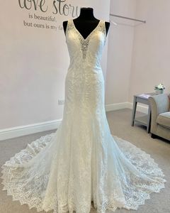 Fransk Lace Bröllopsklänning 2019 Robe de Mariage Elegant Romantiska Bröllopklänningar Mermaid Backless Vestidos de Novia Long Chapel Train Ärmlös