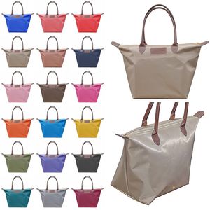 18 ألوان زلابية حقيبة يد المرأة كاندي اللون قابلة للطي حقائب مستحضرات التجميل حقيبة تخزين للماء حقائب التسوق