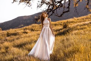 Crystal Design 2020 A Line Suknie ślubne Wysoka szyja koronkowa aplikacja Boho ślubna suknie ślubne zamiatanie Country Garden plus suknia ślubna 286c