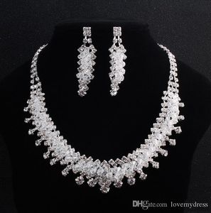 Abiti da cocktail bianchi con grandi perle tubino Prom 2022 con maniche lunghe scollo a V profondo abiti da sera laurea formale ritorno a casa D305f