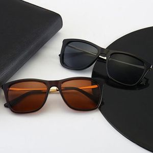 Mode män kvinnor solglasögon metall ram designer fyrkantiga solglasögon utomhus UV -skyddsglasögon 8A1 med fall för unisex