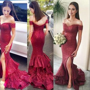 Czerwone cekiny Syrenki Prom Dresses Off Ramię Krótkie Rękawy Koktajl Party Suknie Side Split Sweep Pociąg Ruffles Kobiety Formalne Suknie Wieczorowe