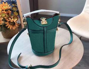 Designer-New 5A Luxury Duffle Trunk shoulder Bag designer Embossing embossing Badge Fries Shape Star Women Shoulder bucket Bag 22x15cm