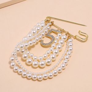 Mulheres Número de strassmões Broche Pearl Tassel Chain Broch Suit de lapela Pin Acessórios de jóias de moda para festa de presente Nice