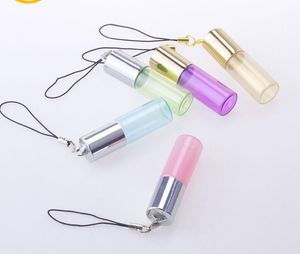 Mini 5ml Travel Portable Tom Refillerbar Glasprov Rulla på flaska med hänge för eterisk oljemunds parfym