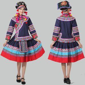 伝統的なHmong民族の服の女性のダンス衣装国立宮尾祭りアパレルエレガントなアジアガウン