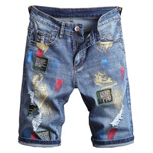 Herren Mode Stickerei Jeans Farbe bemalten Denim Shorts Sommerlöcher zerrissen schlanker gerader männliche Hose