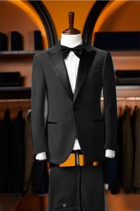 Выполненный на заказ Вельвет Groomsmen Пик нагрудные Groom Tuxedos Мужские костюмы Свадебные / выпускной вечер / ужин Шафер Blazer (куртка + штаны + Tie) T153