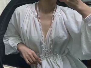 Collana con accessori bowknot in zircone annodato a mano da 8-9 mm 3-4 mm a 2 file di perle d'acqua dolce bianche con micro intarsio 90-95 cm