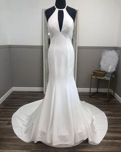 Meghan Markle Vibes Abito da sposa in crêpe 2020 Stile sirena/tromba Scollo profondo con apertura sul retro Abito da sposa Design abiti da sposa