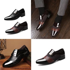 Klasik iş erkek elbise ayakkabı moda zarif resmi düğün erkekler ofis oxford ayakkabı siyah üzerinde kayma