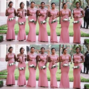 Afrykańskie różowe tanie sukienki druhny klejnot z ramion syrena koronki aplikacje satynowe bez pleców długość podłogi gość gościnna Suknia honorowa suknia