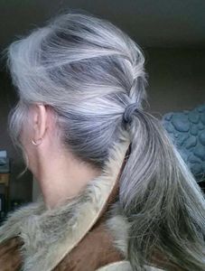100％本物の髪の灰色のポニーテールヘアーシルキーストレートショートハイ女性ポニーテール延長塩とコショウシルバーグレーのナチュラル髪