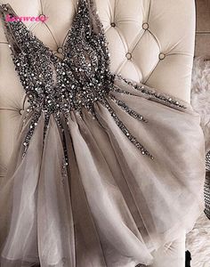 Sparkle Kristall Perlen Kurze Cocktailkleider Grau Homecoming Kleid Doppel V-ausschnitt Sexy Shiny Mini Prom Kleider Abiye Vestidos