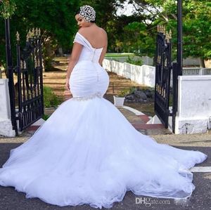 2020 New Sexy Plus Size Mermaid Wedding Dresses African One Shoulder Ruched Beaded Sexy Open Back With Button Sweep Train Bridal G205S