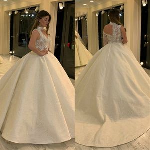 2020 Luksusowa kaplica Suknie ślubne A-Line Halter Appliqued Lace One-Rękaw Suknia Bridal Sweep Pociąg Custom Made Ruched Satin Bridal Suknia