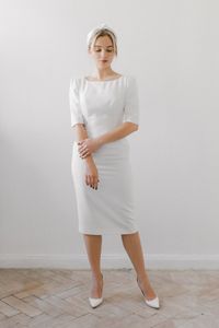 Neues Etui-Stretch-Cepre-Hochzeitskleid mit kurzen Halbärmeln, schlichtes, informelles Braut-Empfangskleid, individuell, Tee-Länge, hohe Qualität