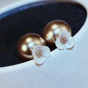 Simple design shell small daisy flower earrings jewelry double-sided pearl white gray red champagne earrings ladies party earrings gifts