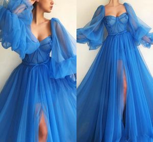 Royal Blue Tulle A Line Evening Dresses Långärmad 2021 Sexig Hög Split Golv Längd Formell Prom Kappor Arabiska Dubai Kvinnor Party Wear Al6718