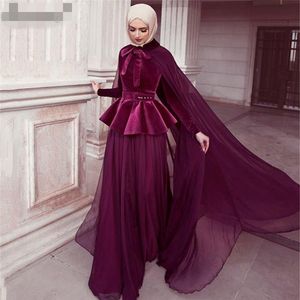 2020 Muslim Couture Burgundy Evening Dresses Formell Arabisk Prom Klänningar Kvinna Party Night Långärmade Klänningar med Cape Velvet Vestido